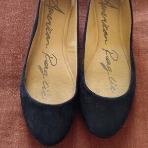 American Rag Aellie Ballet Shoes Flats in Black Faux Suede. Size 8 Medium